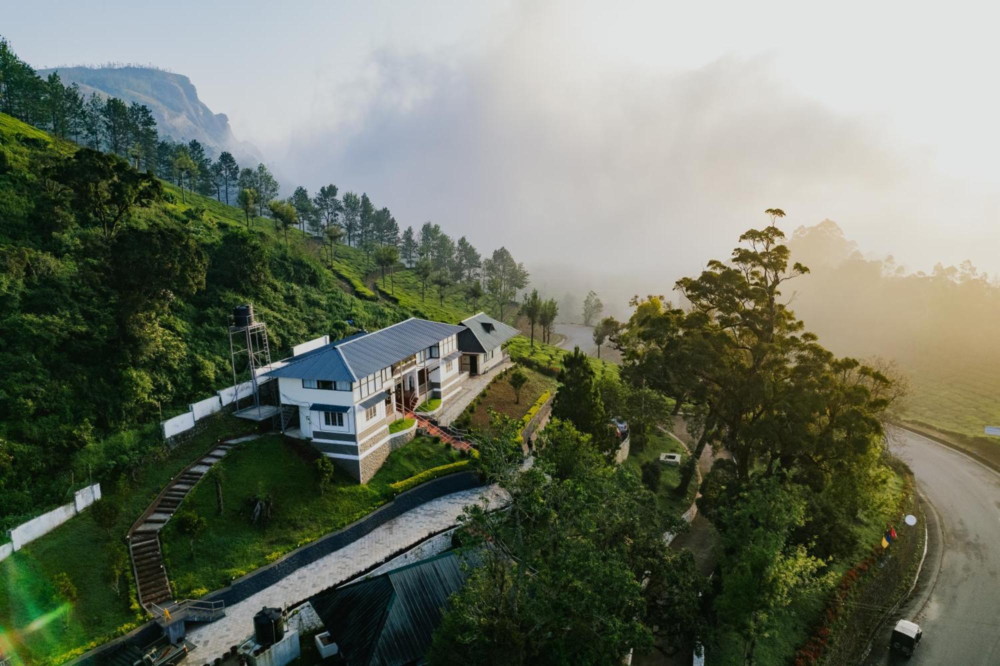 Misty Courtyard Resort Chinnakanal Esterno foto