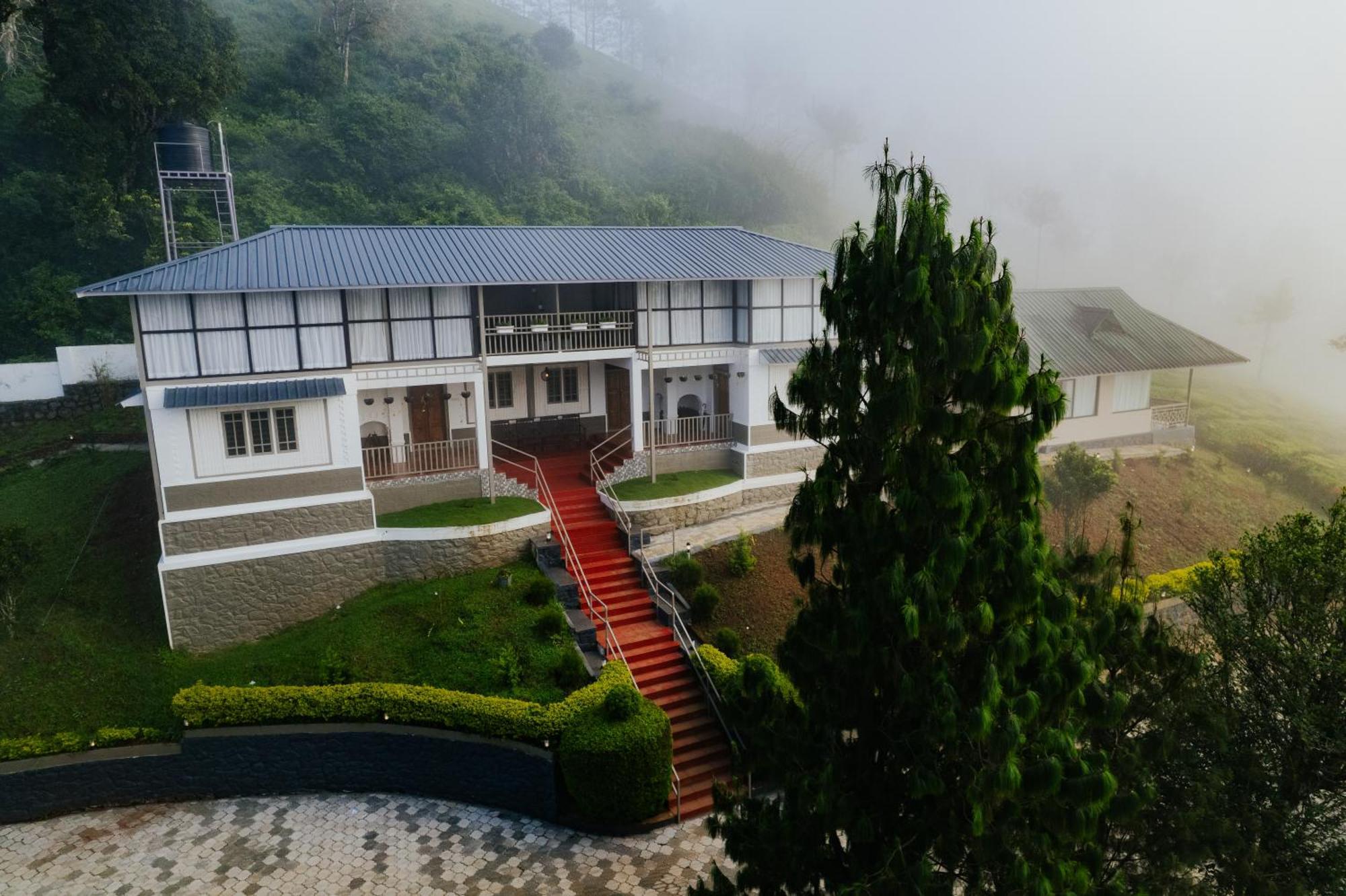 Misty Courtyard Resort Chinnakanal Esterno foto