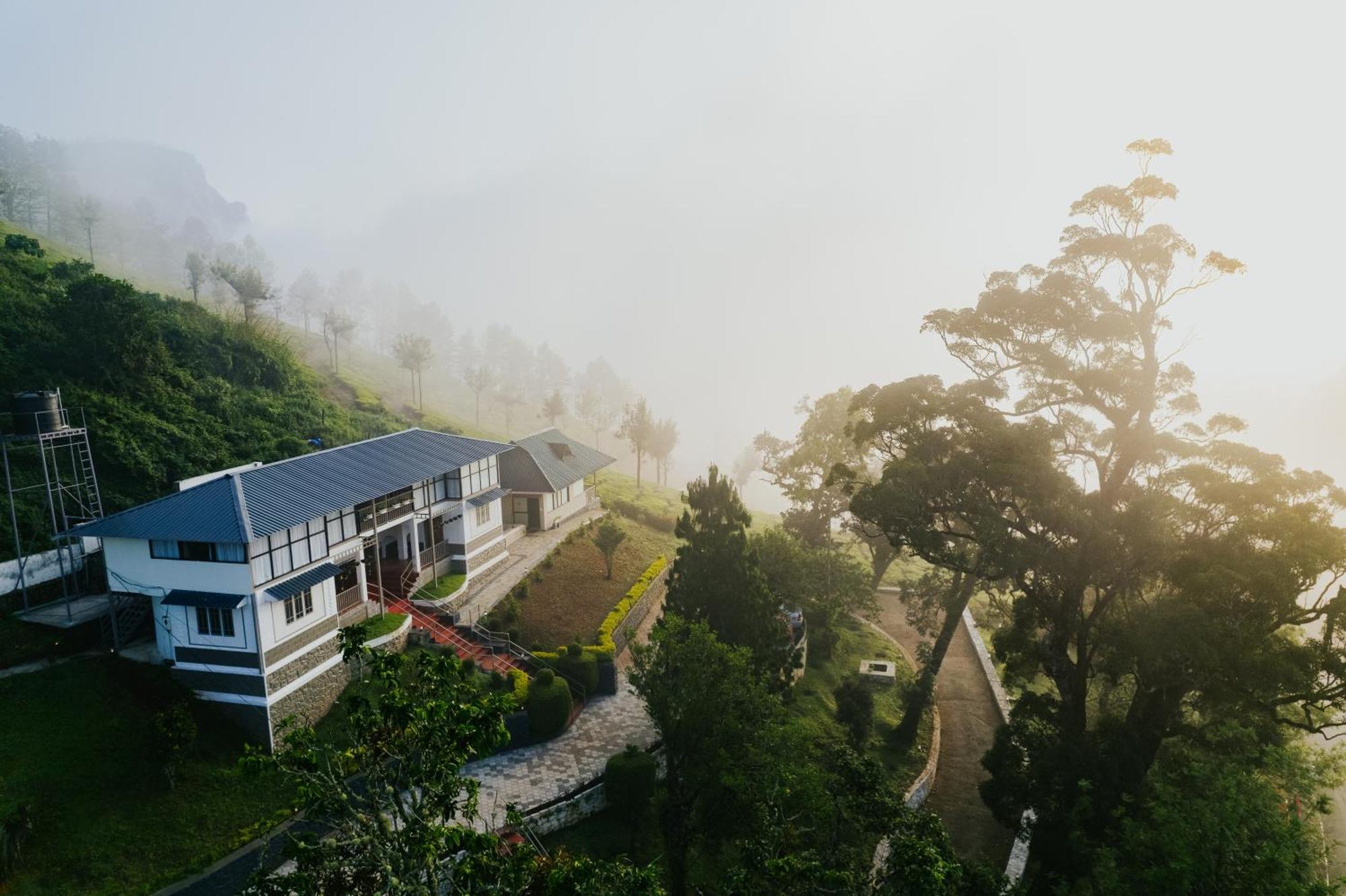 Misty Courtyard Resort Chinnakanal Esterno foto