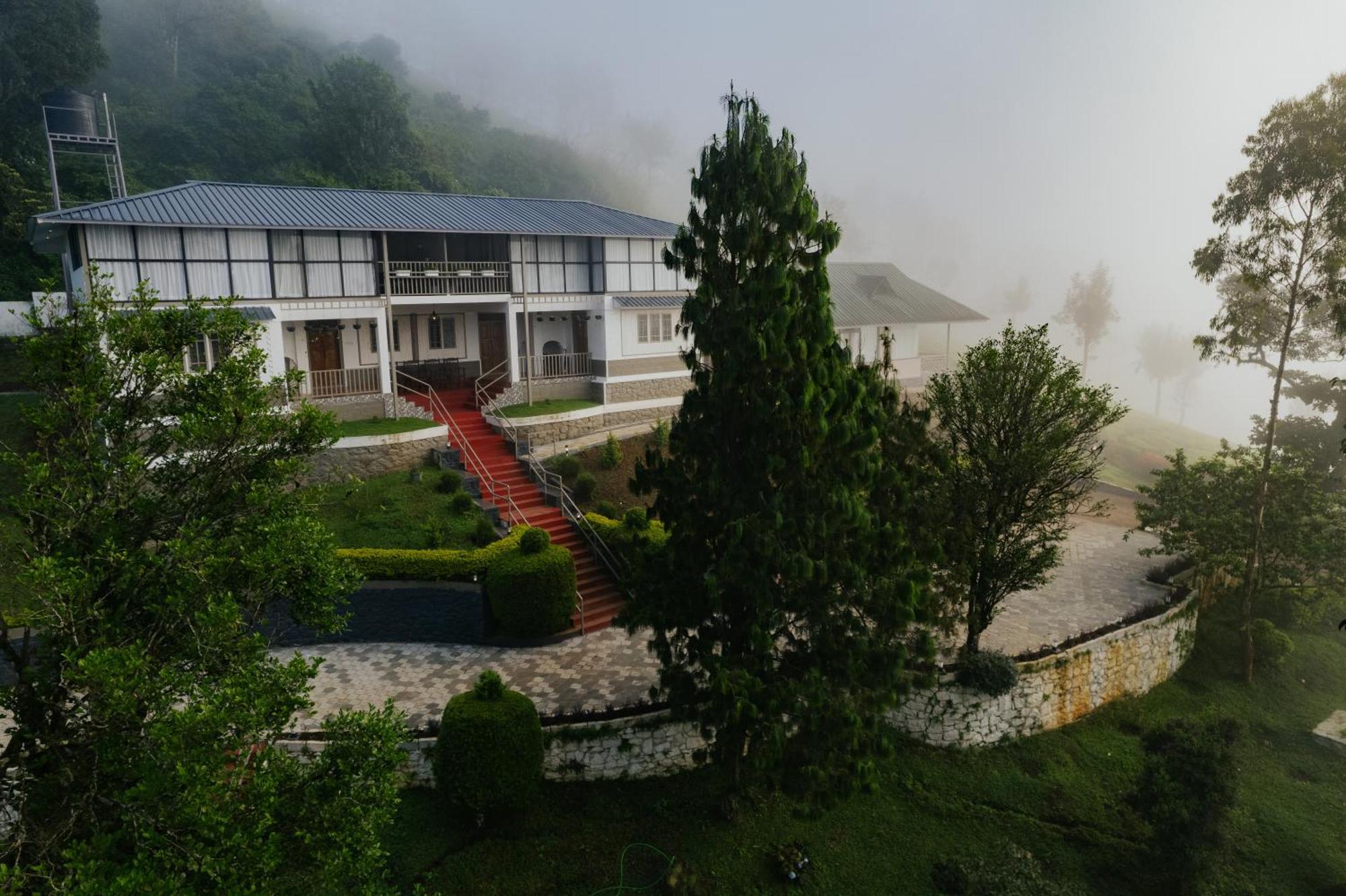 Misty Courtyard Resort Chinnakanal Esterno foto